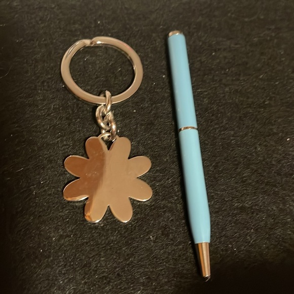 Coach Flower Keychain and Pen Set - Picture 4 of 5